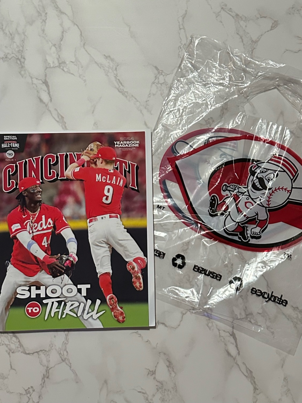 Official Cincinnati Reds MLB Magazine - Shoot to Thrill includes bag